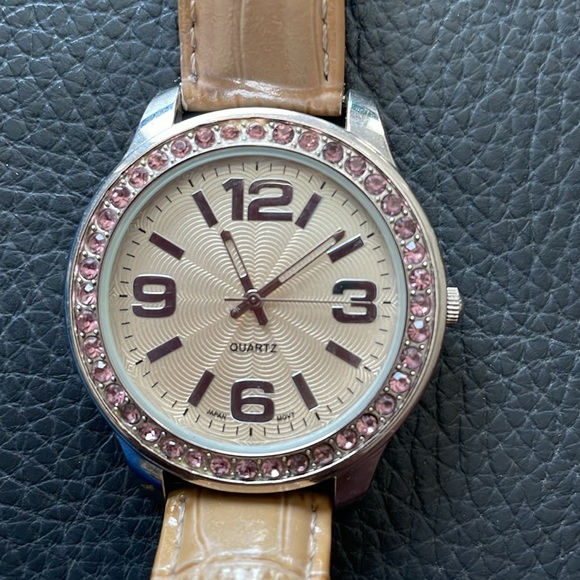 Accessories - Women’s Wristwatch Quarts Stone Embellished Round Face